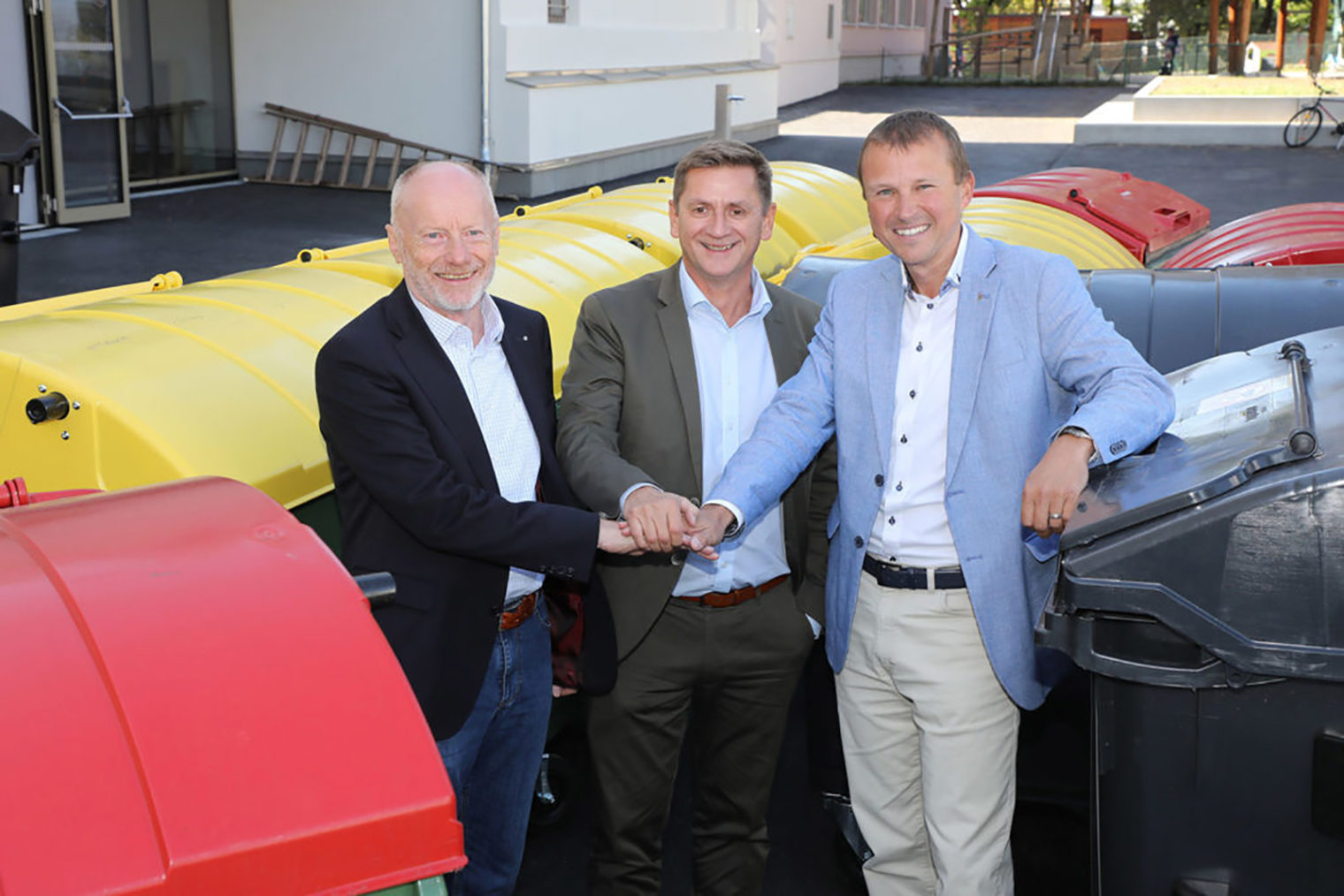 Gruppenbild AWV-Vertreter und Bürgermeister