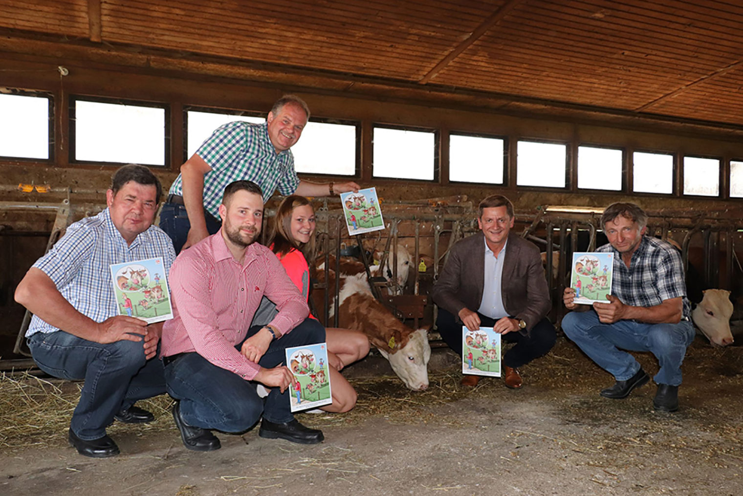 Gruppenbild mit Weide-Infotafeln