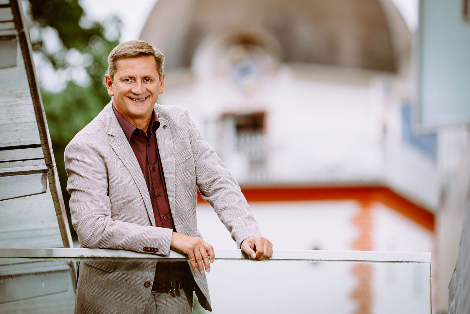 Bürgermeister Kurt Wallner vor dem Schwammerlturm