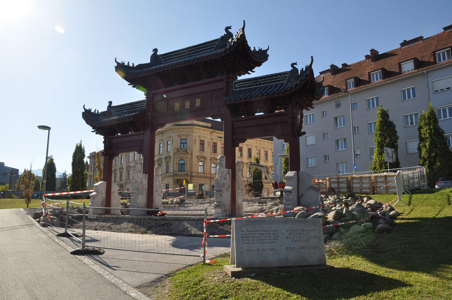 Sanierung des chinesischen Torbogens