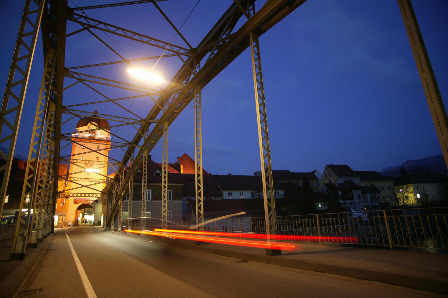 Waasenbrücke and Schwammerlturm at night