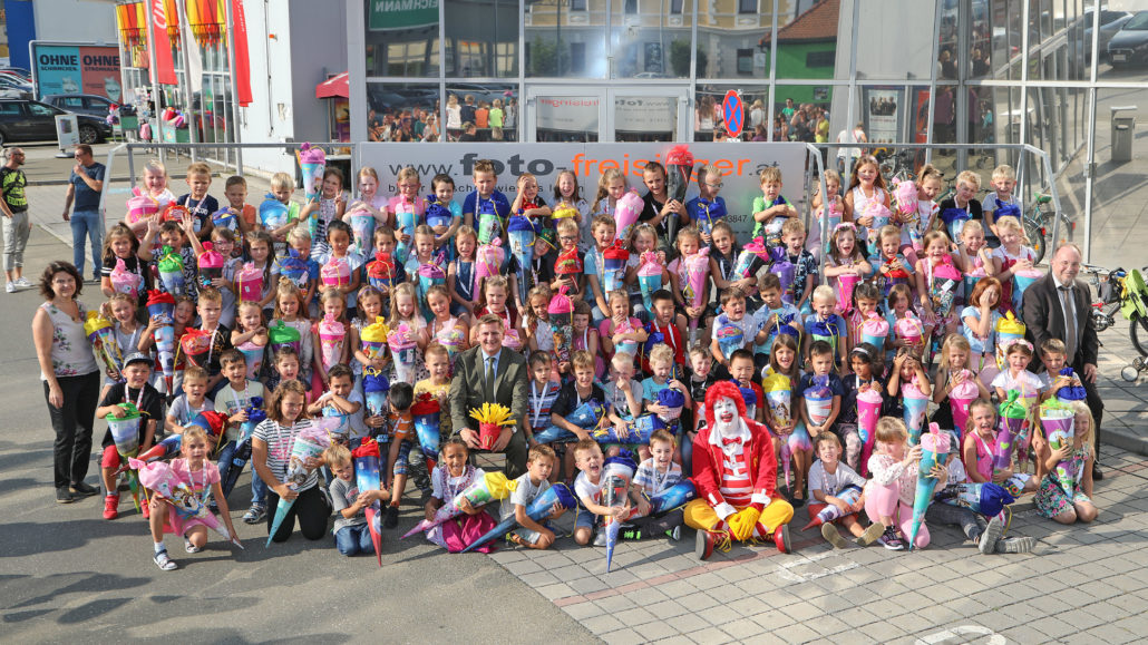 Gruppenbild Kinder mit Schultüten