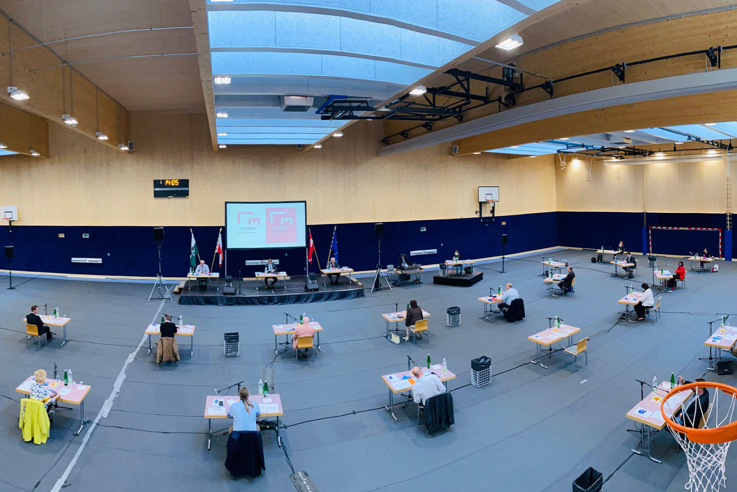 Gemeinderatssitzung in der Sporthalle Leoben Innenstadt