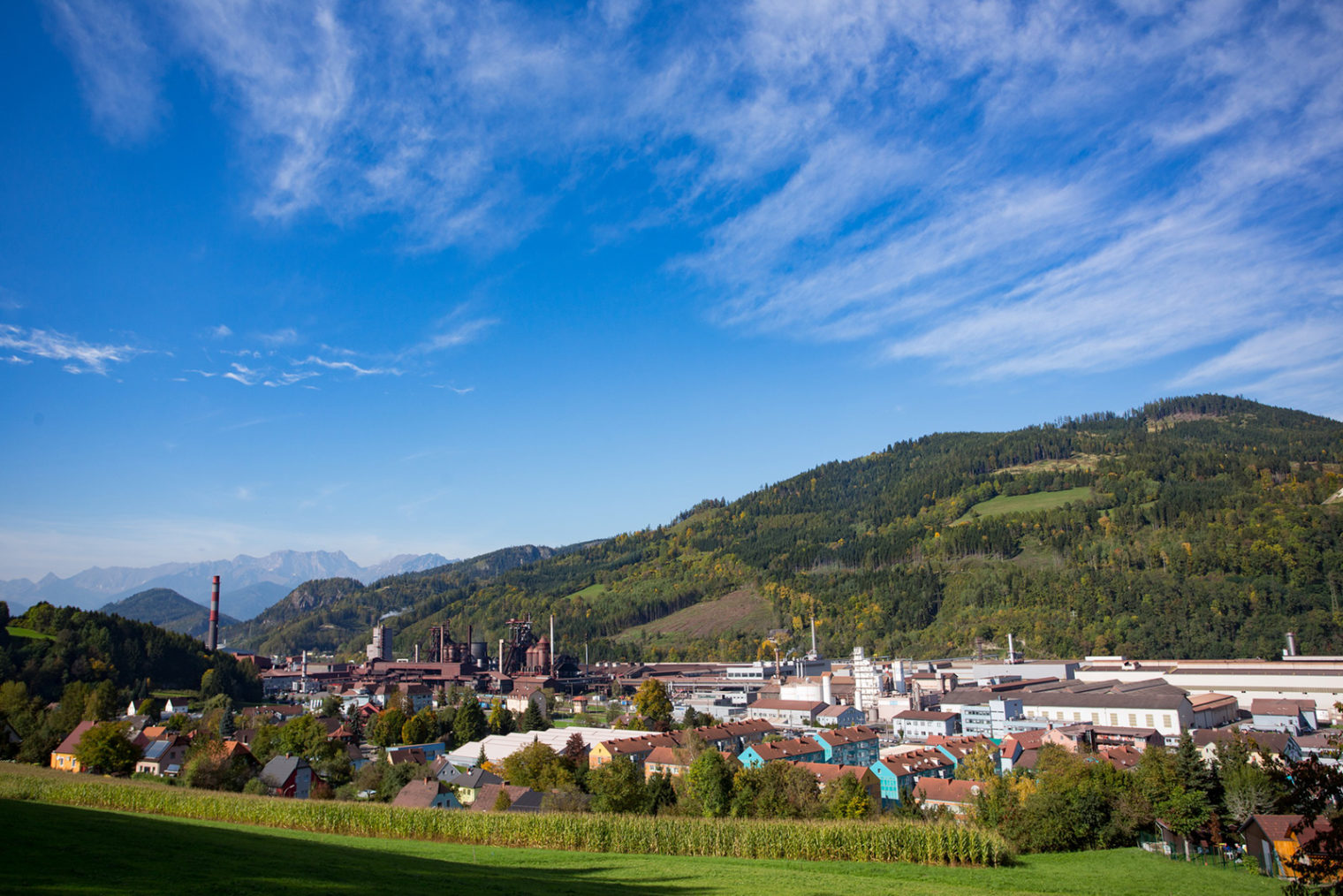 Donawitz district with Eisenerz mountains in the background