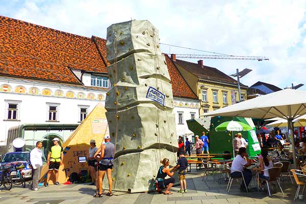 Kletterturm am Leobener Hauptplatz für den Tag des Sports