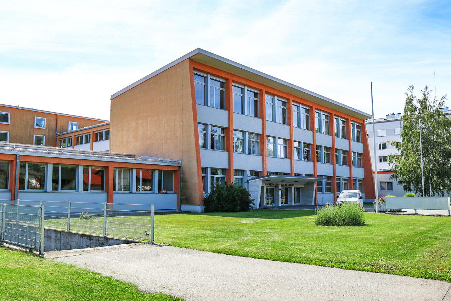 Frontansicht des Alten Gymnasium Leoben