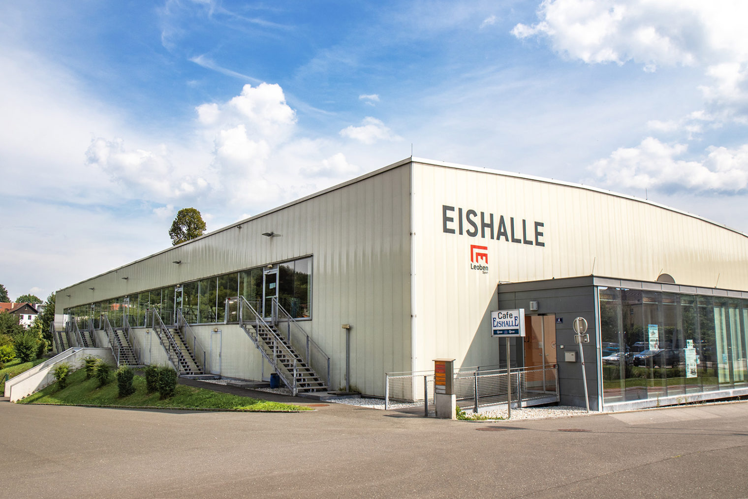 Außenaufnahme Eishalle Leoben