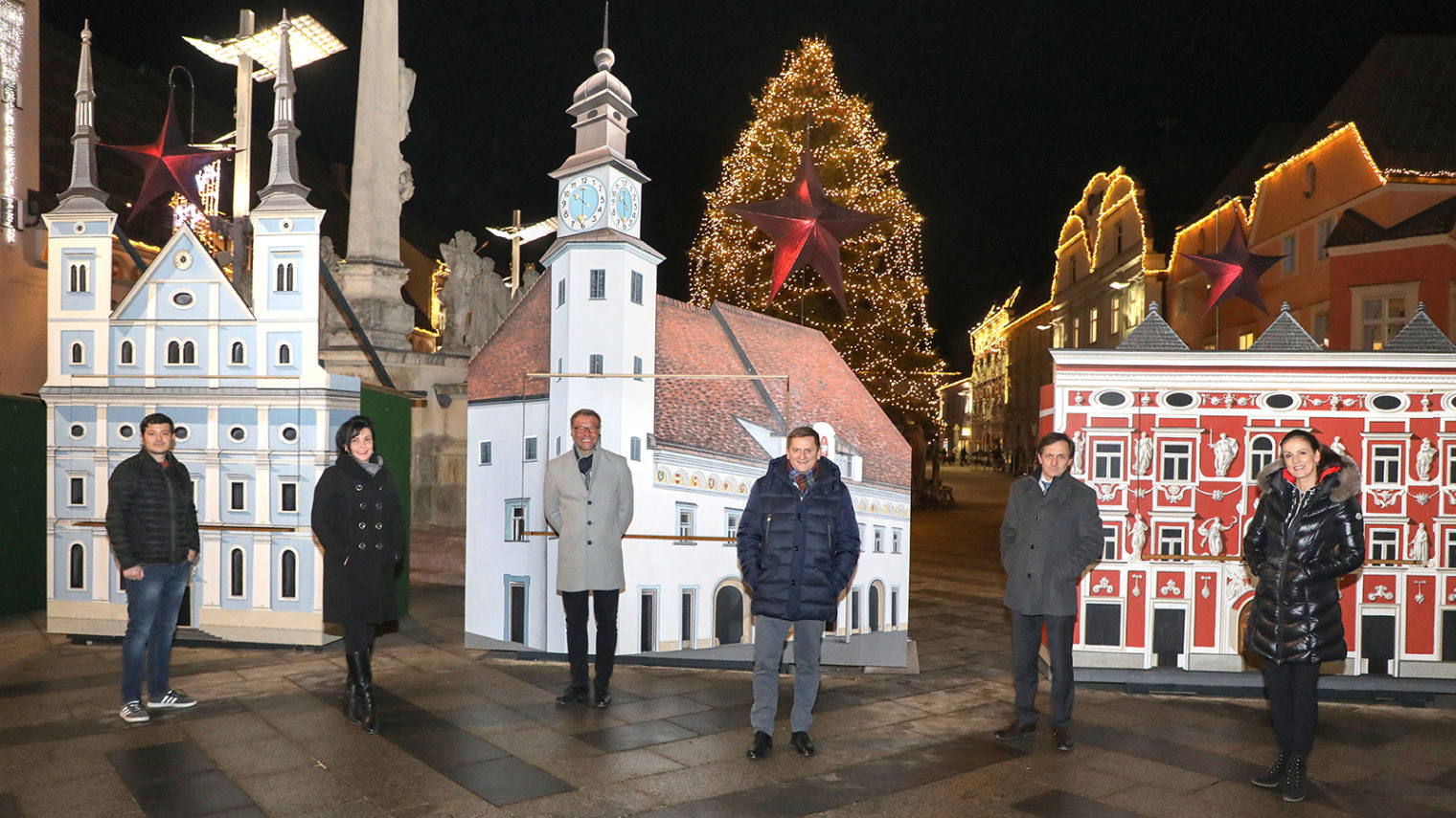 Thomas Wohltran, Daniela Czubik, Robert Herzog, Bürgermeister Kurt Wallner, Günter Leitner und Künstlerin Katharina Wassler präsentieren Nachbauten der Leobener Sehenswürdigkeiten