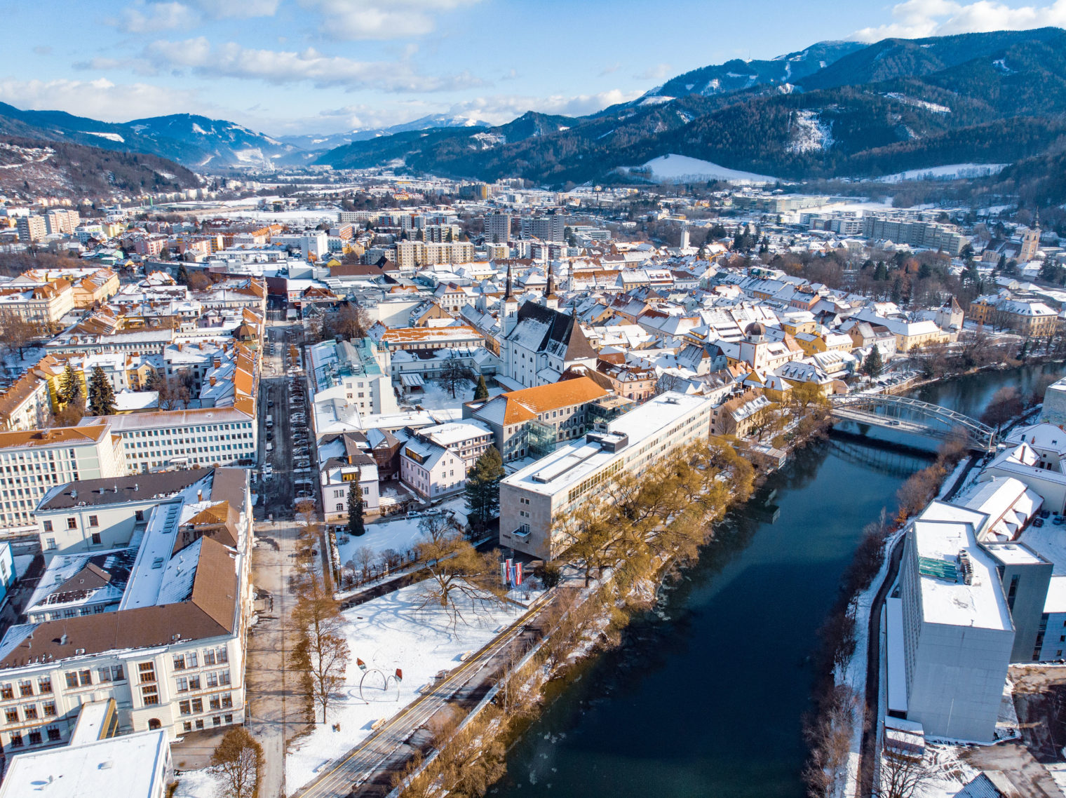 Luftaufnahme Leoben im Winter
