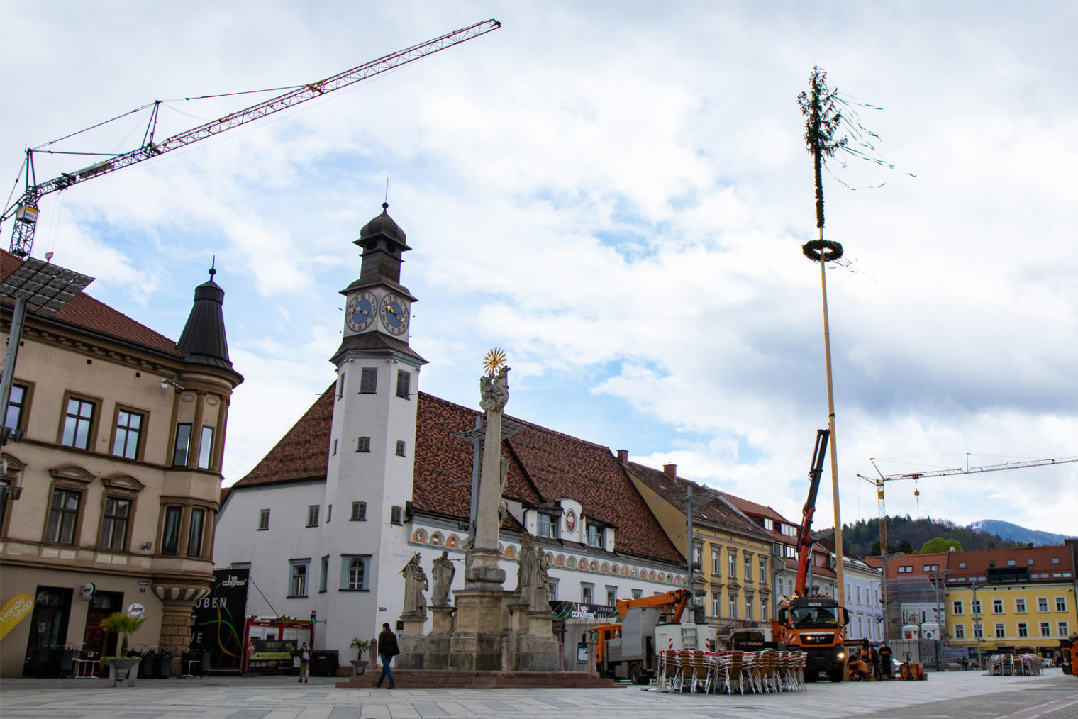 Hauptplatz Leoben mit Maibaum