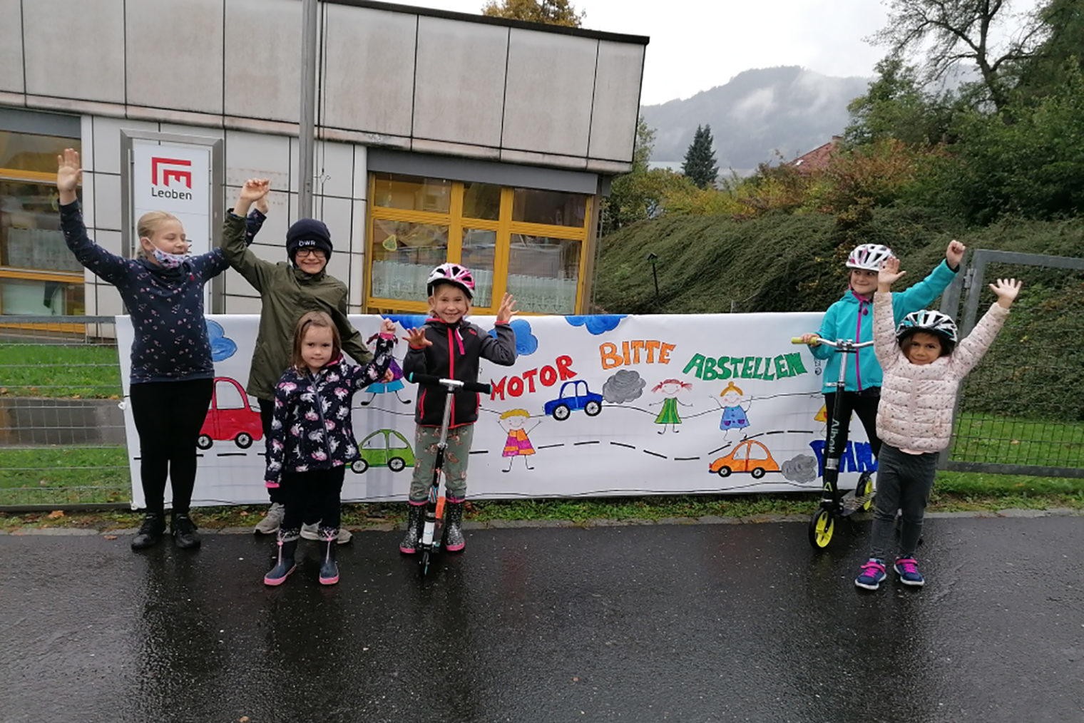 Kinder vor dem Kindergarten Judendorf