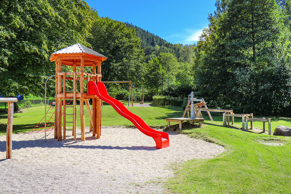 Slide and play equipment at the Kunigundenweg playground