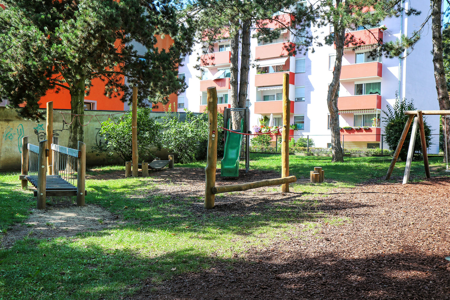 Spielgeräte am Leobener Spielplatz Pebalstrasse