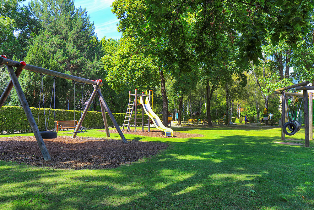 Swing and play equipment at the Glacis playground