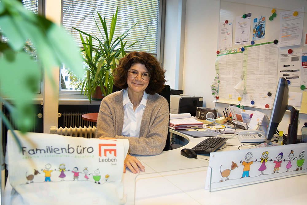 Claudia Leeb im Familienbüro der Stadt Leoben