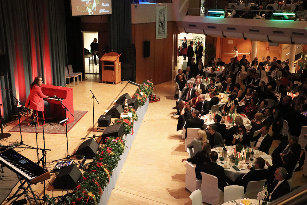 Bühne der Straußgala im Live Congress