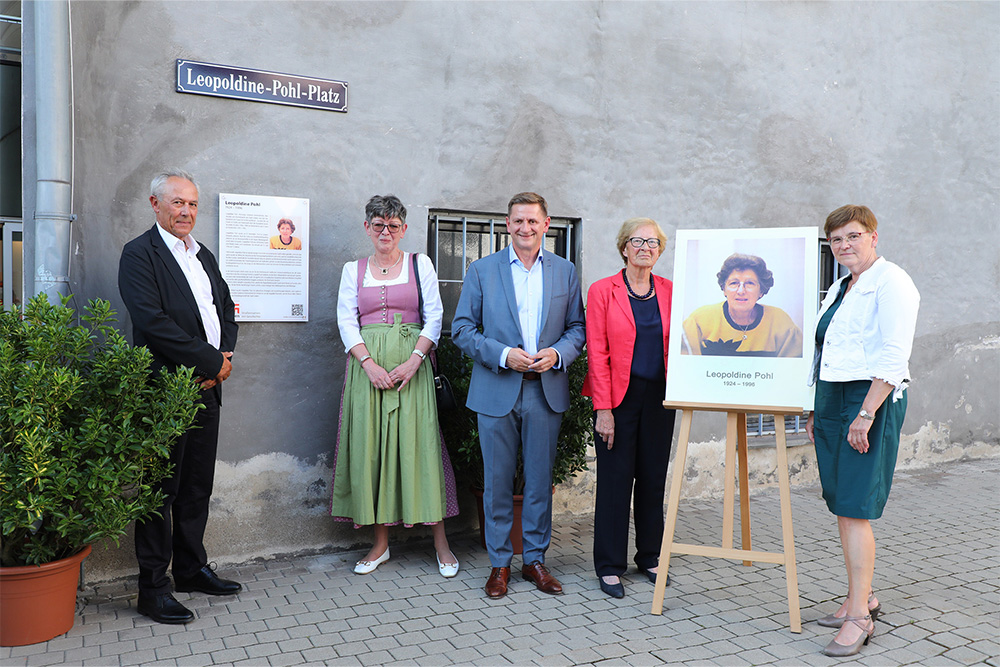 von links: Sohn Johann Pohl, Tochter Christa Breitenauer, Bürgermeister Kurt Wallner, Laudatorin BR a. D. Johanna Schicker und Vizebürgermeisterin Birgit Sandler