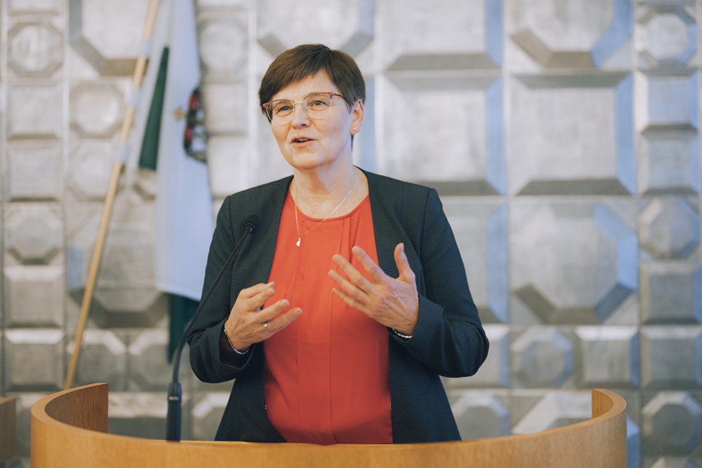 Vize-Bürgermeisterin Birgit Sandler am Rednerpult