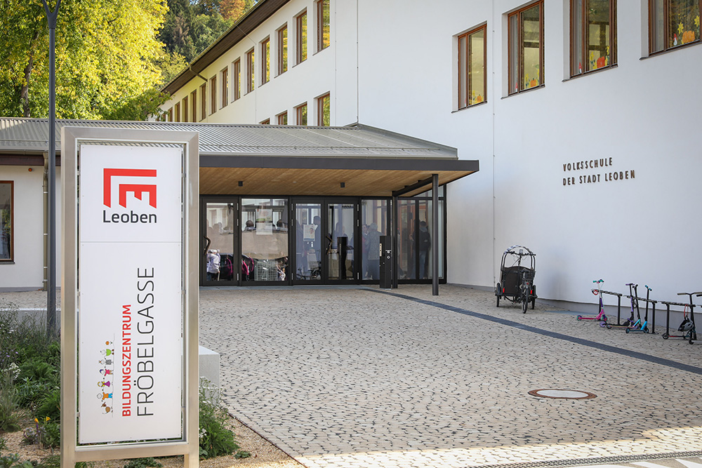Eingangsbereich des Bildungszentrums