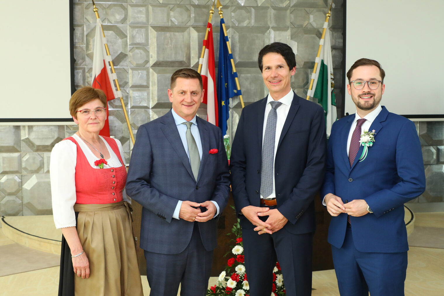 Gruppenbild mit Leobens Bürgermeister, Vizebürgermeisterin und Vizebürgermeister sowie Bezirkshauptmann