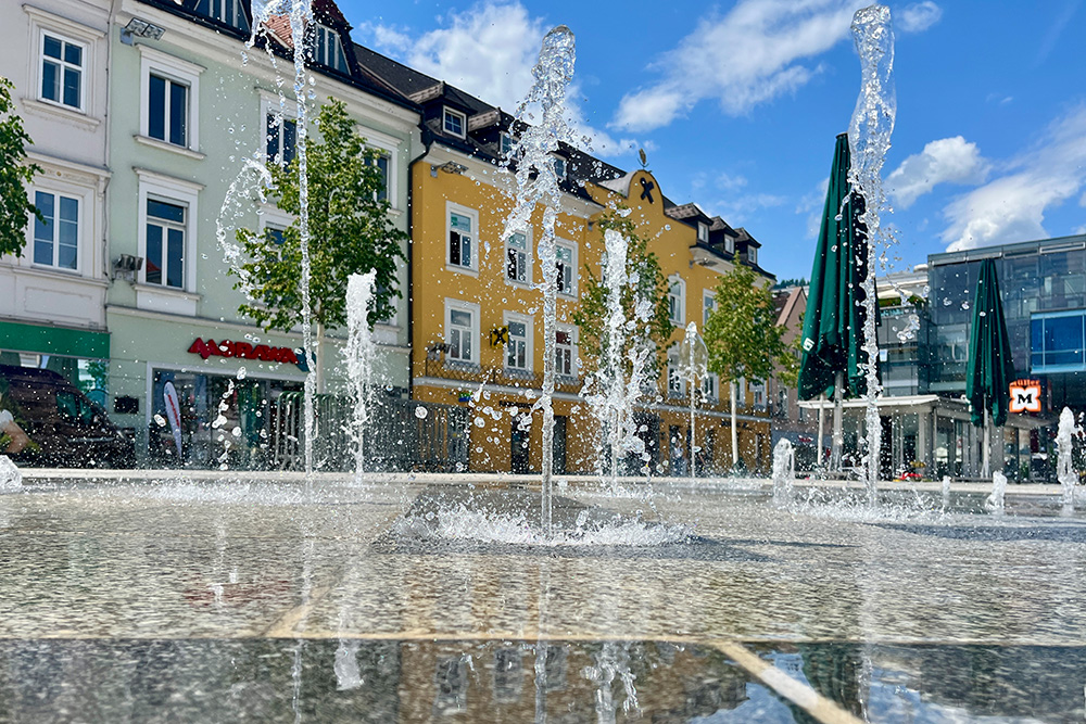 Eingeschaltetes Wasserspiel am Hauptplatz Leoben