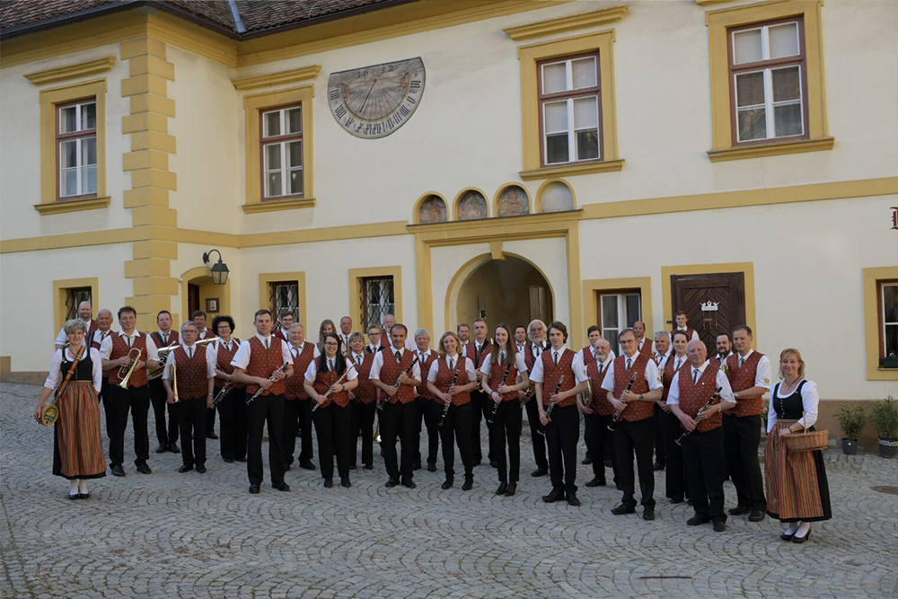 Gruppenfoto der Damen und Herren des Gösser Musikvereins