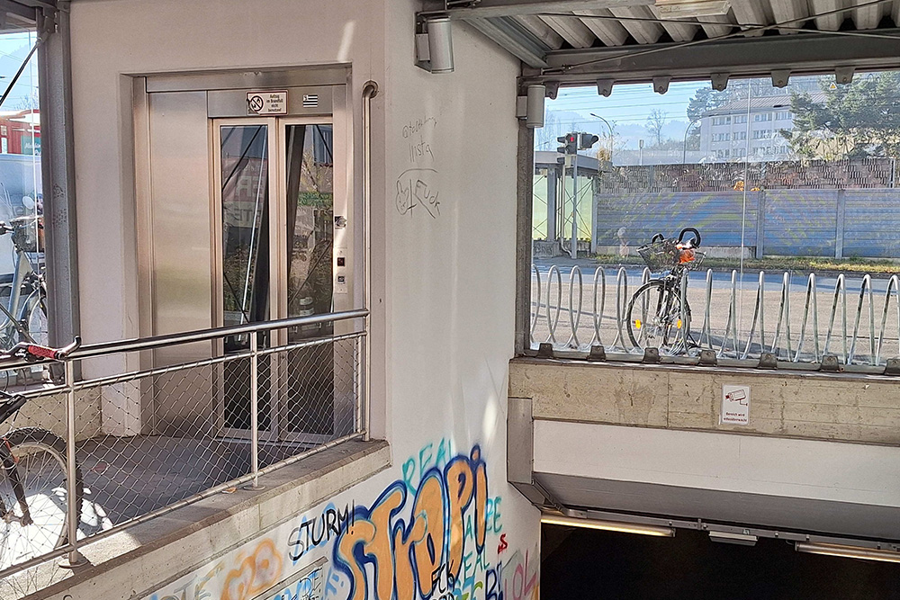 Lift in der Unterführung zum Landeskrankenhaus Leoben