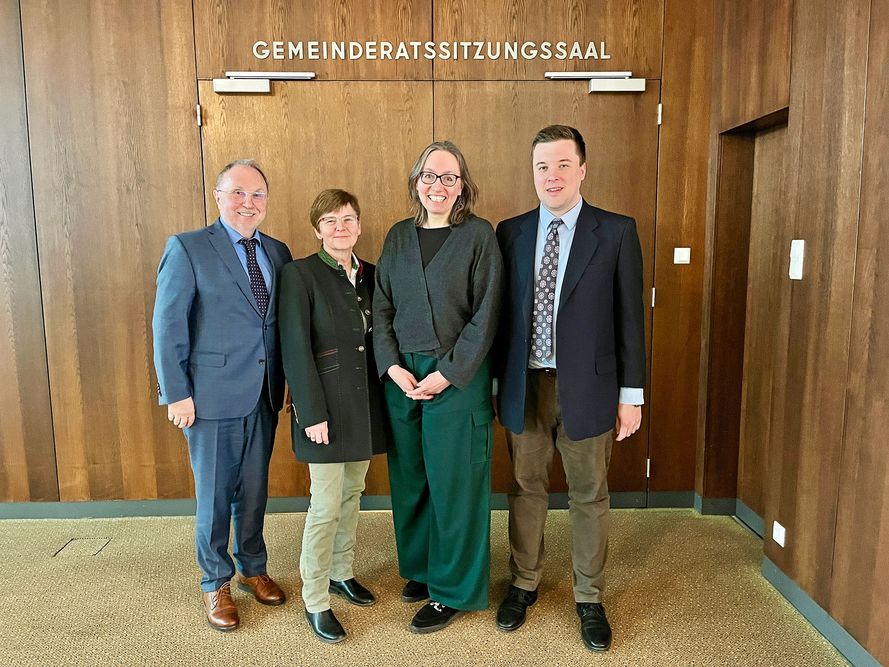 Die frisch in ihre neuen Funktionen gewählten Stadt- und Gemeinderät:innen vl. Willibald Mautner, Birgit Sandler, Susanne Sinz, Johannes Gsaxner