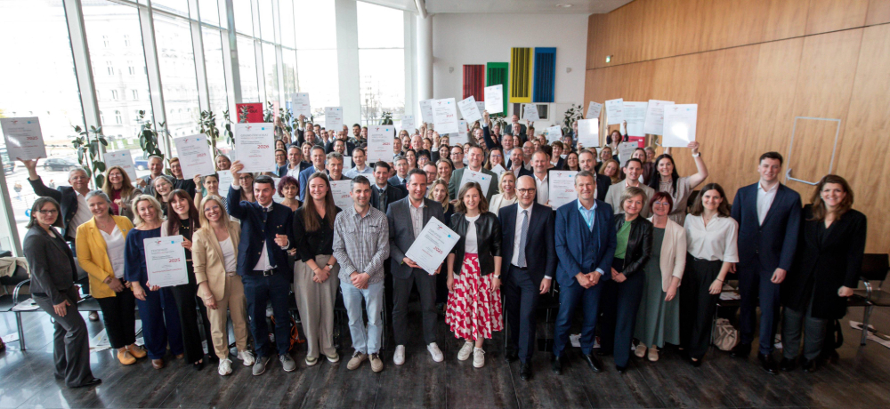 Gruppenbild aller Teilnehmer:innen