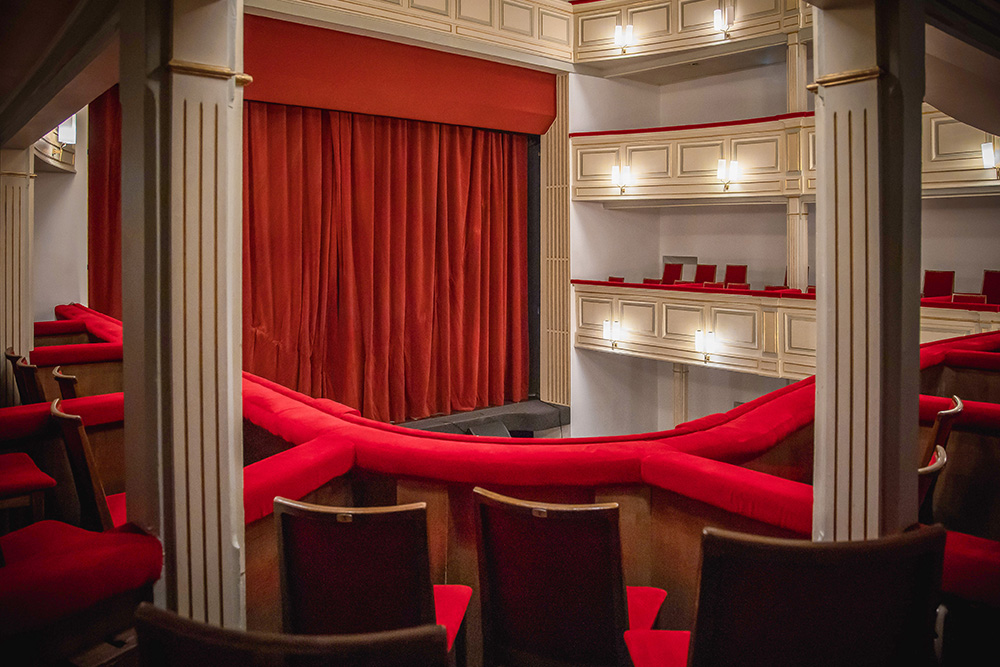 Stadttheater Bühne und Logenplätze