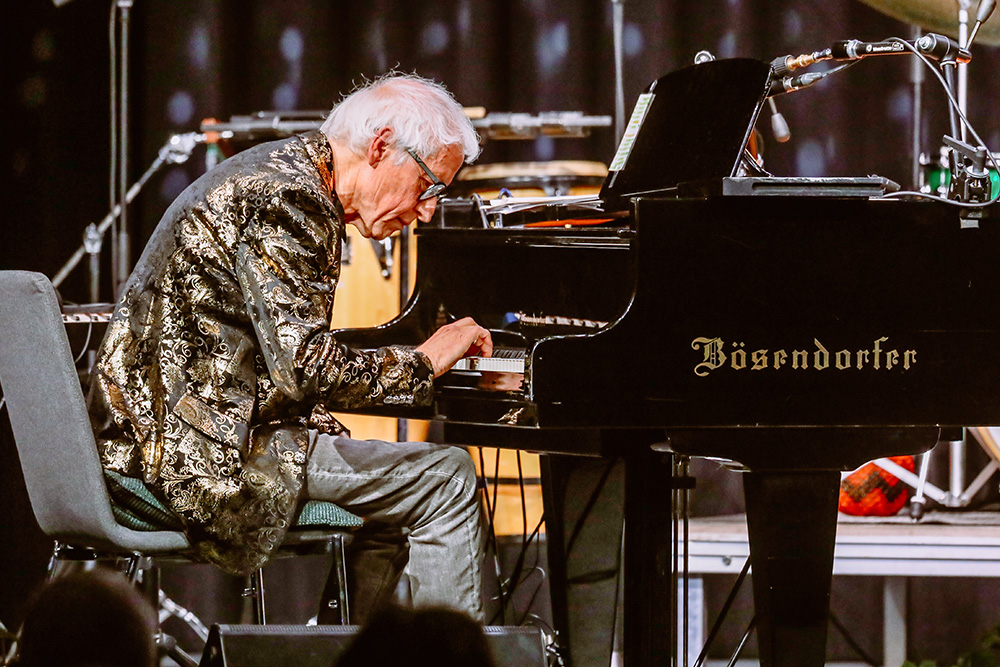 Helmut Iberer auf der Bühne des Live Congress am Klavier